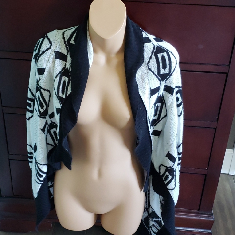 DEREK ❤  HEART BLACK AND WHITE AZTEC PRINT SWEATER
